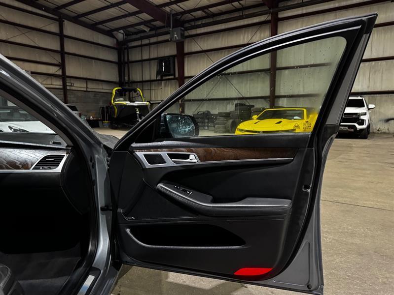 Hyundai Genesis 3.8L 2015