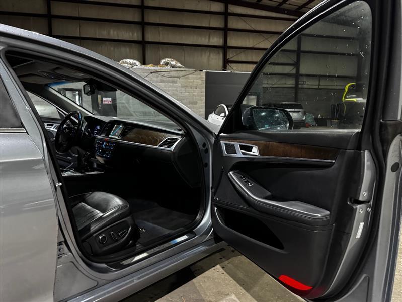 Hyundai Genesis 3.8L 2015