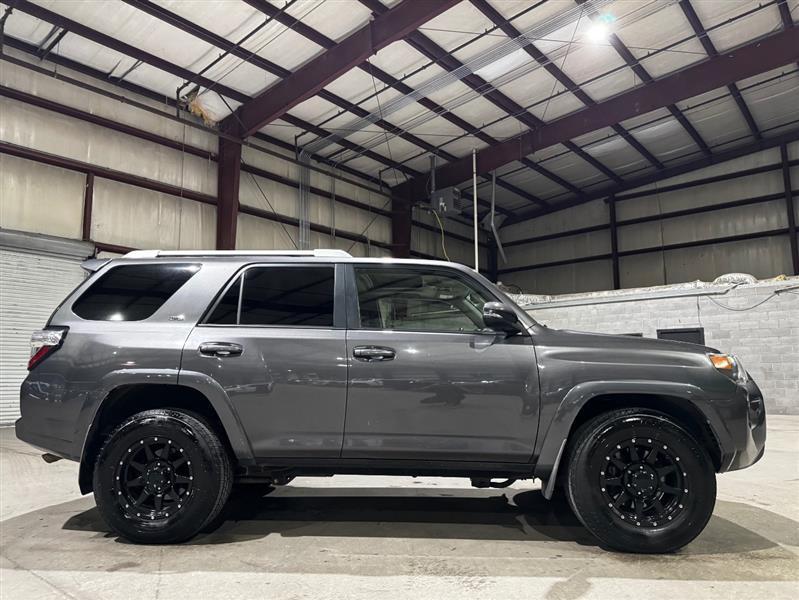 Toyota 4Runner SR5 2WD 2015