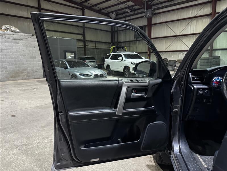 Toyota 4Runner SR5 2WD 2015