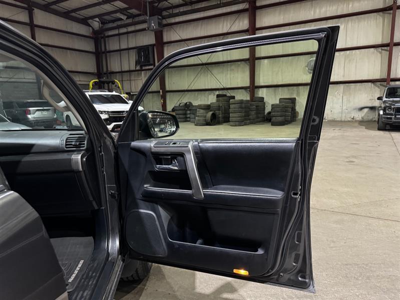 Toyota 4Runner SR5 2WD 2015