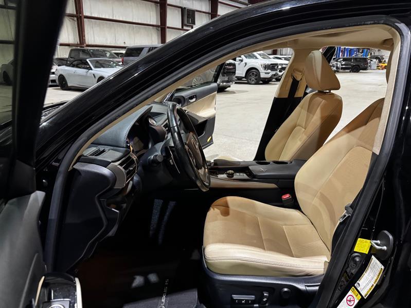 Lexus IS 200t 2016