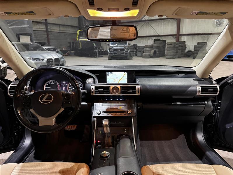 Lexus IS 200t 2016