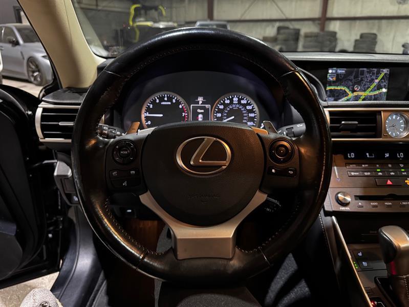 Lexus IS 200t 2016