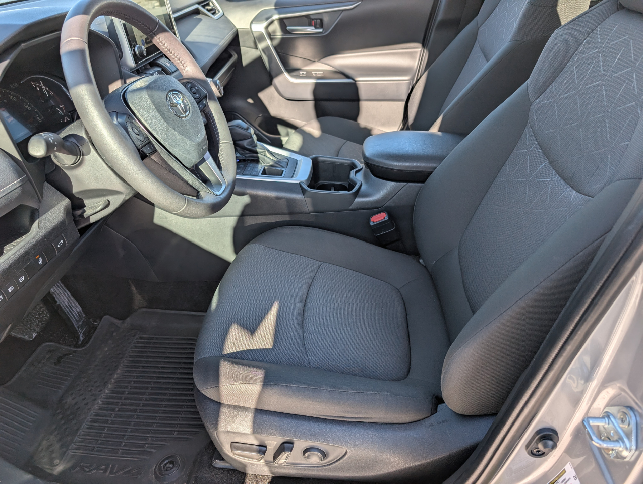 Toyota RAV4 XLE AWD (Natl) 2024