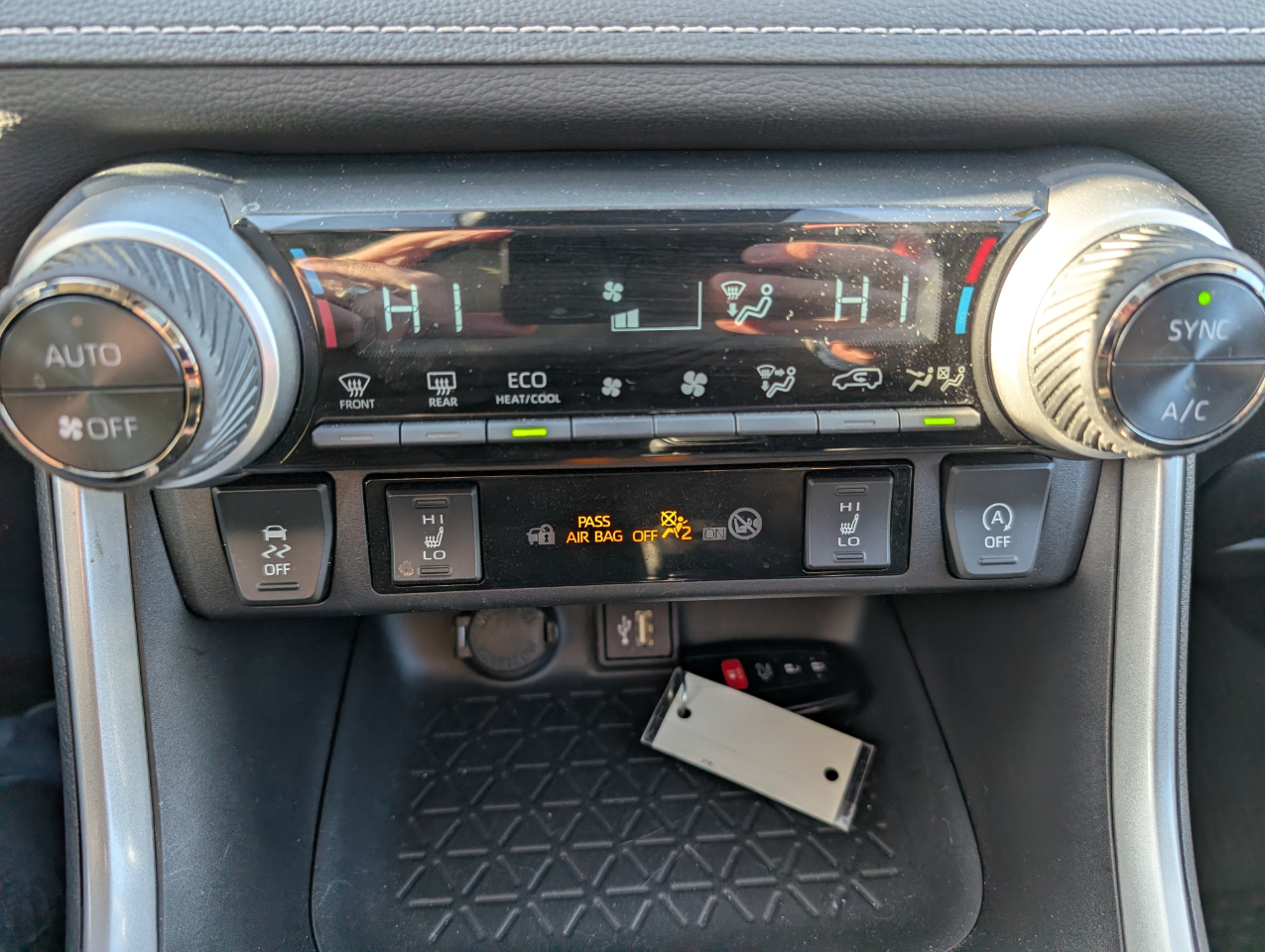 Toyota RAV4 XLE AWD (Natl) 2024