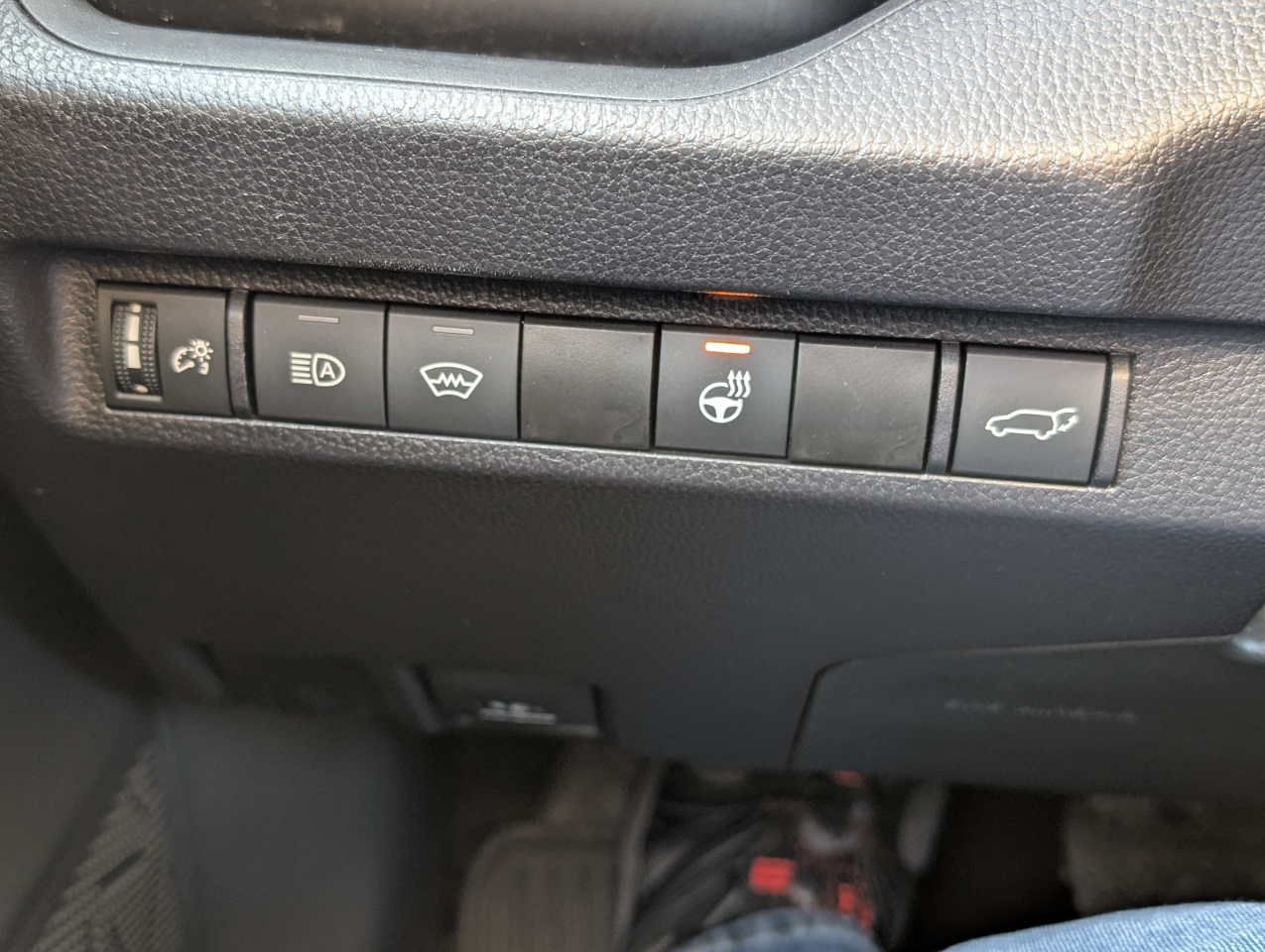 Toyota RAV4 XLE AWD (Natl) 2024