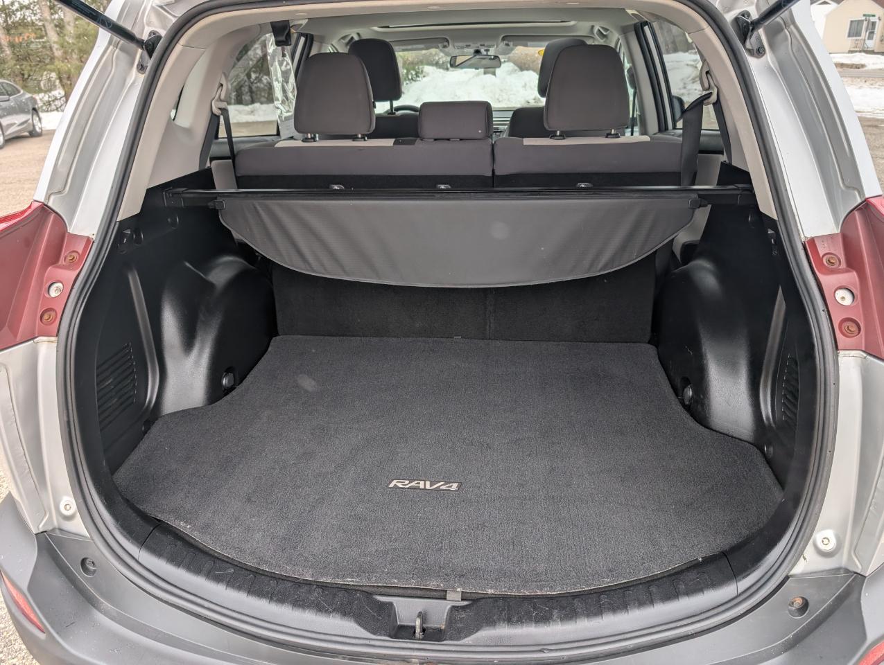 Toyota RAV4 AWD 4dr XLE (Natl) 2015