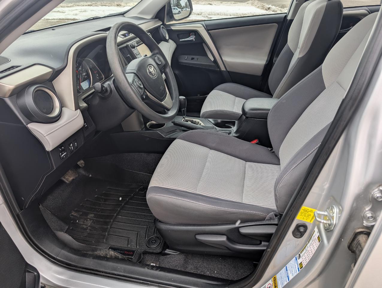 Toyota RAV4 AWD 4dr XLE (Natl) 2015