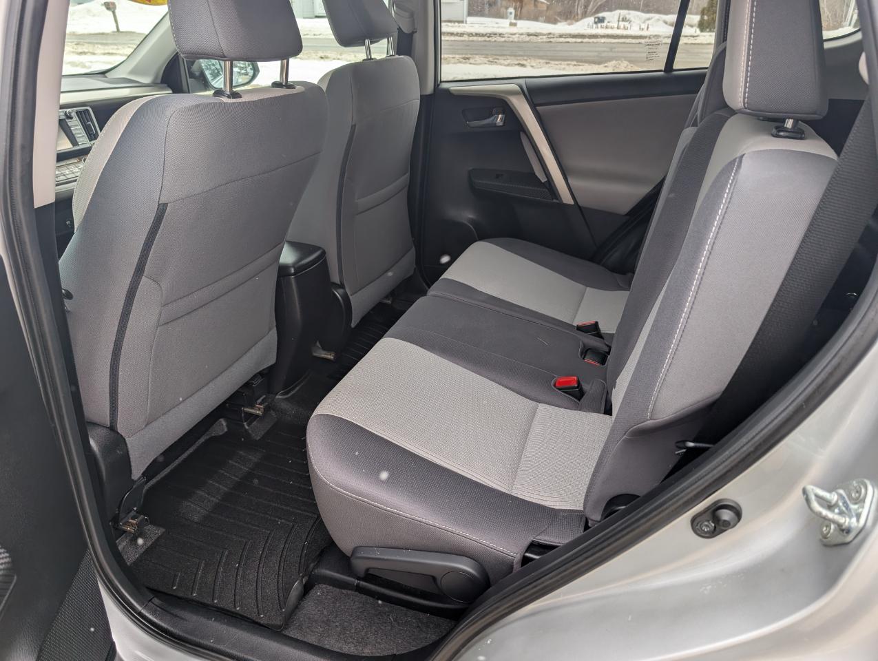 Toyota RAV4 AWD 4dr XLE (Natl) 2015