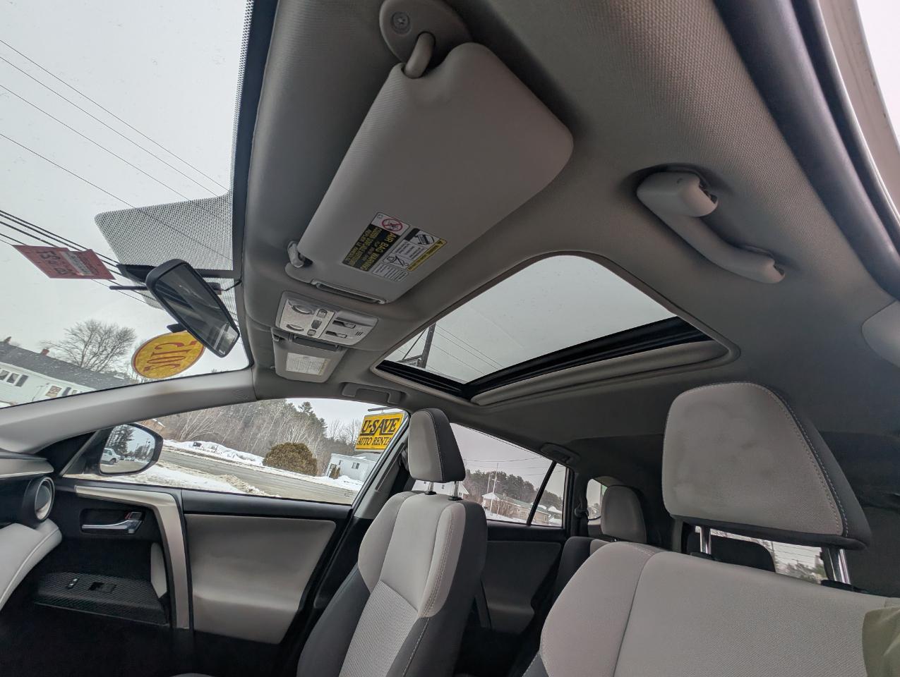 Toyota RAV4 AWD 4dr XLE (Natl) 2015