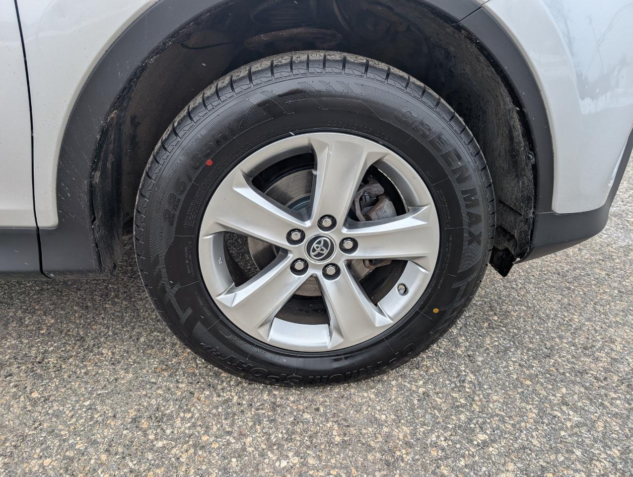 Toyota RAV4 AWD 4dr XLE (Natl) 2015