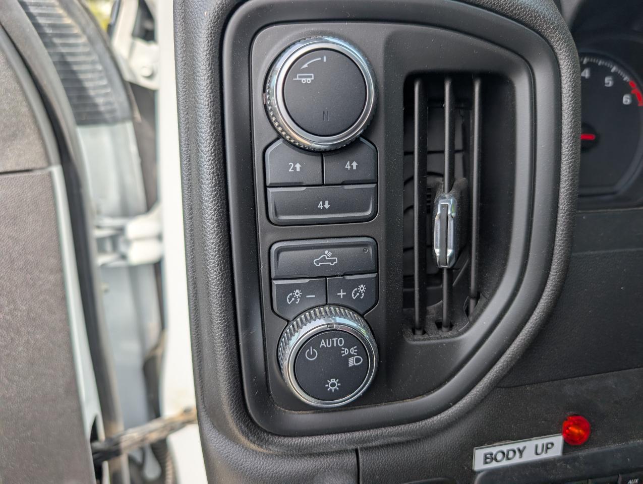 GMC Sierra 3500HD CC 4WD Reg Cab 171" WB, 84.5" CA Pro 2023