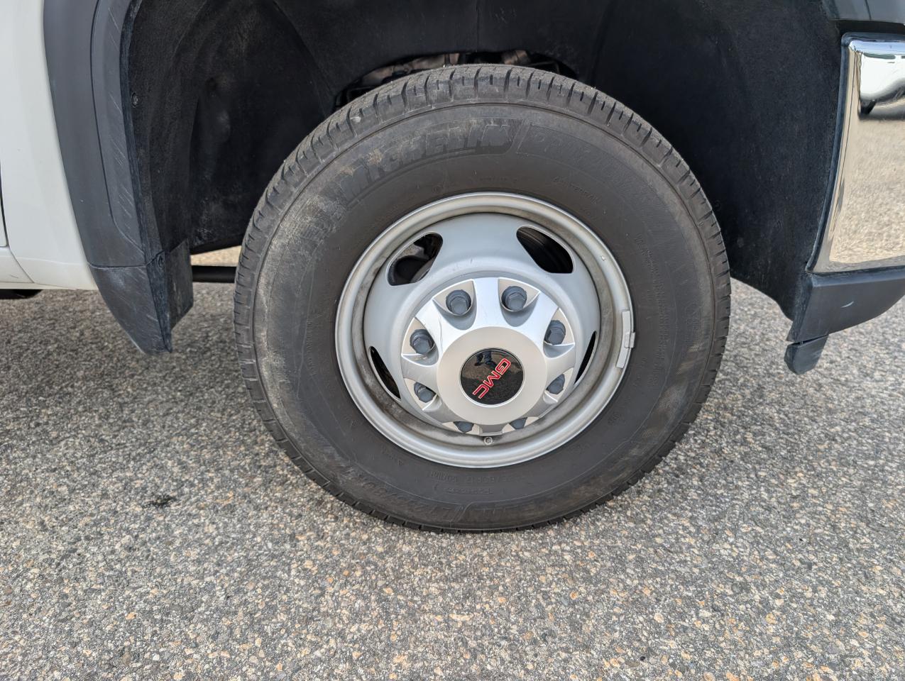 GMC Sierra 3500HD CC 4WD Reg Cab 171" WB, 84.5" CA Pro 2023