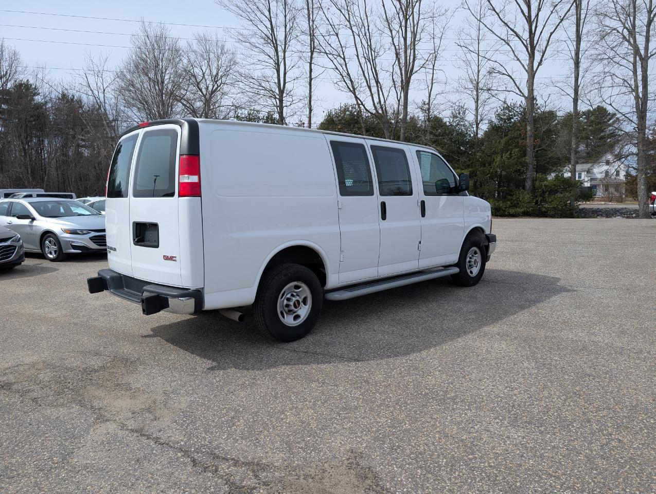 GMC Savana Cargo Van RWD 2500 135" 2022