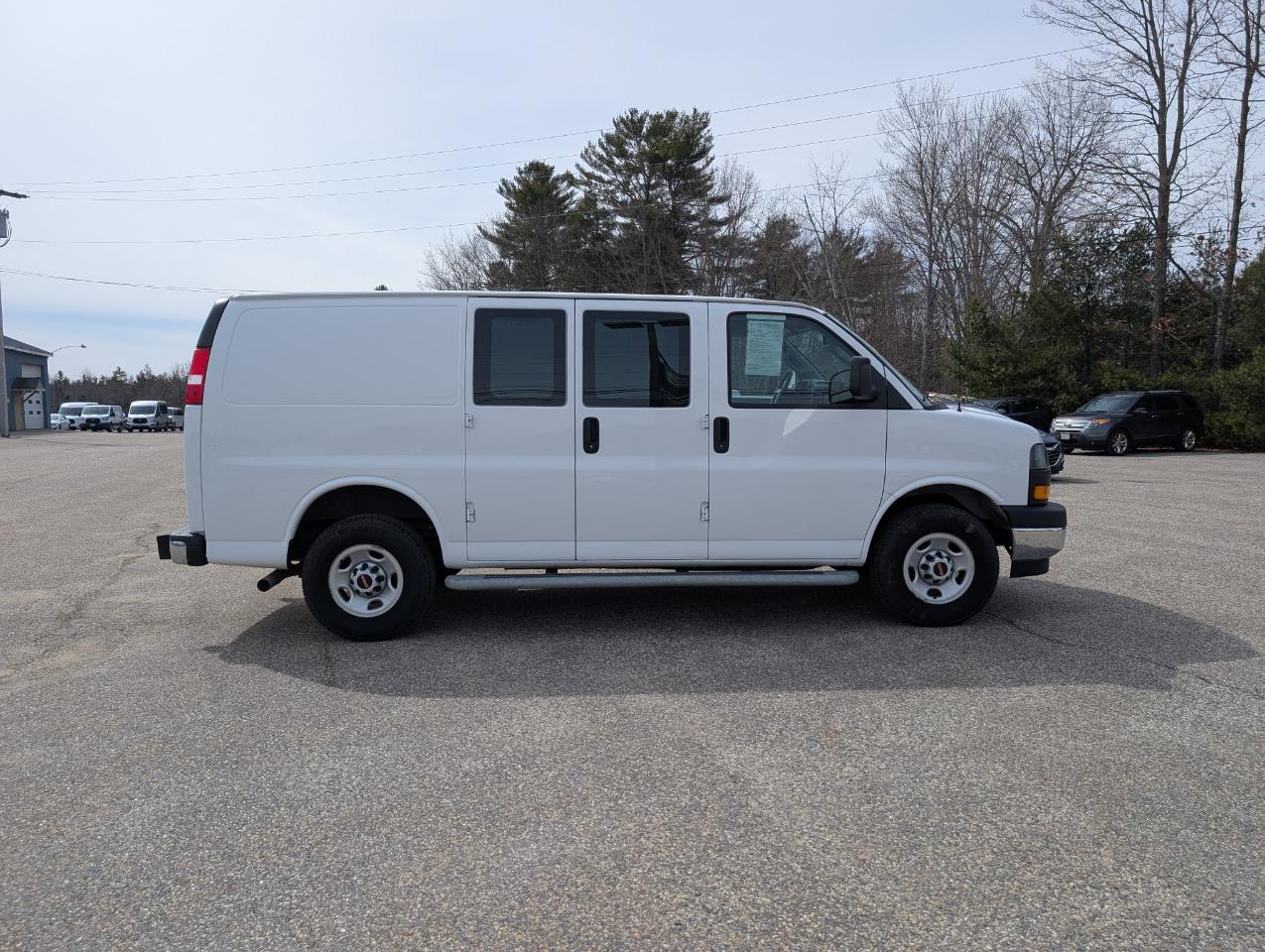 GMC Savana Cargo Van RWD 2500 135" 2022