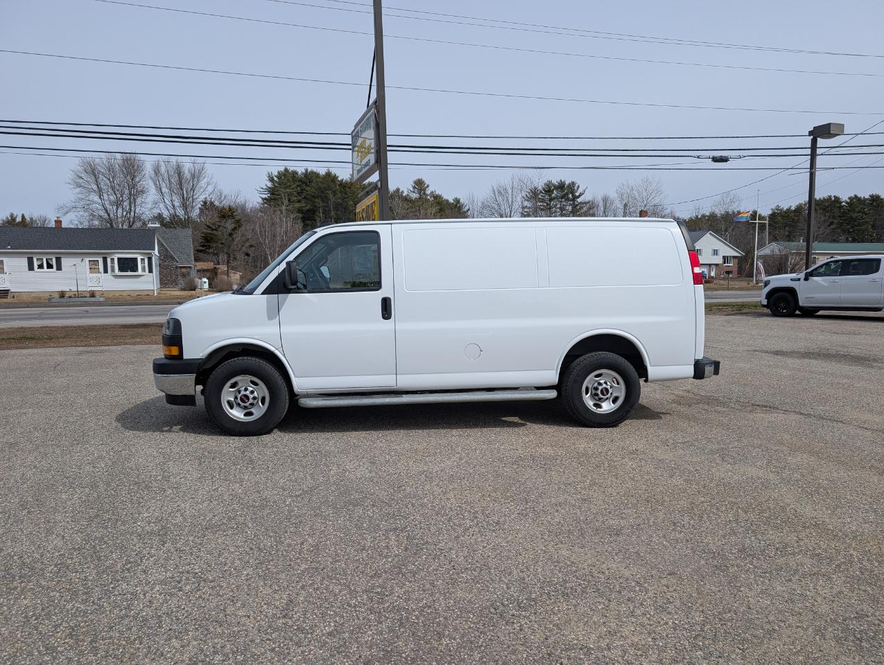 GMC Savana Cargo Van RWD 2500 135" 2022