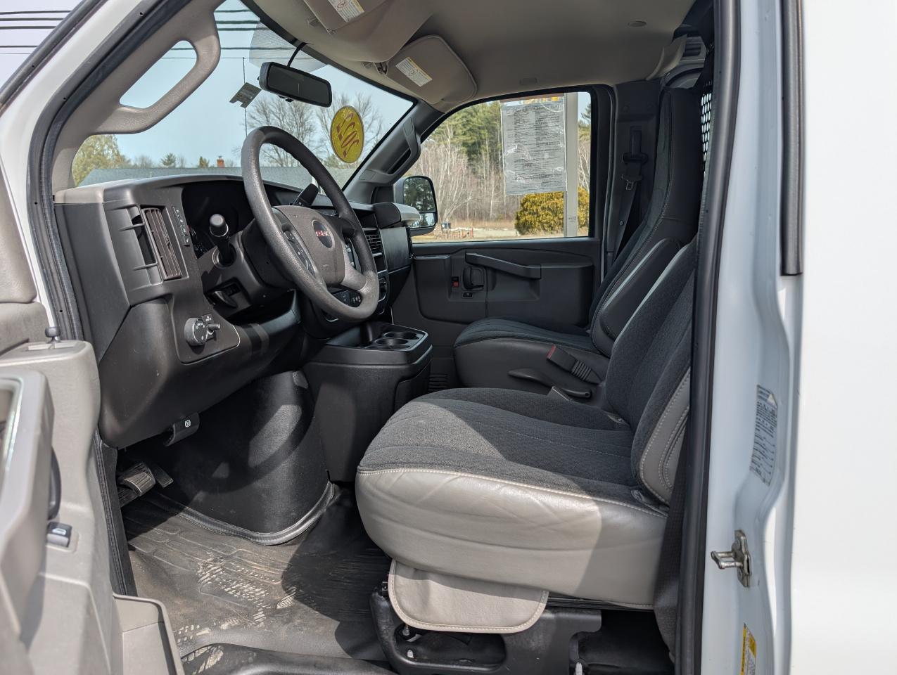 GMC Savana Cargo Van RWD 2500 135" 2022