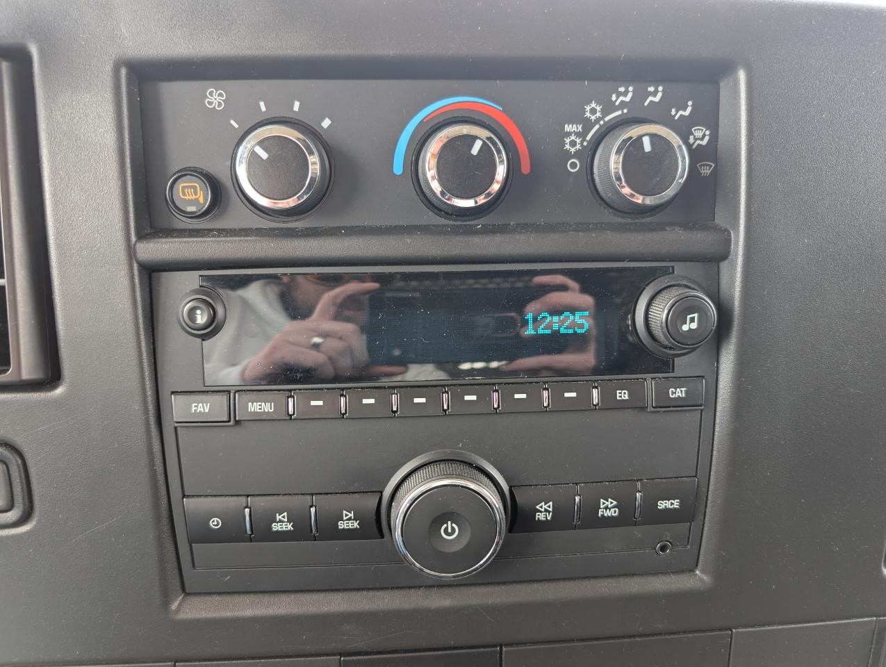 GMC Savana Cargo Van RWD 2500 135" 2022