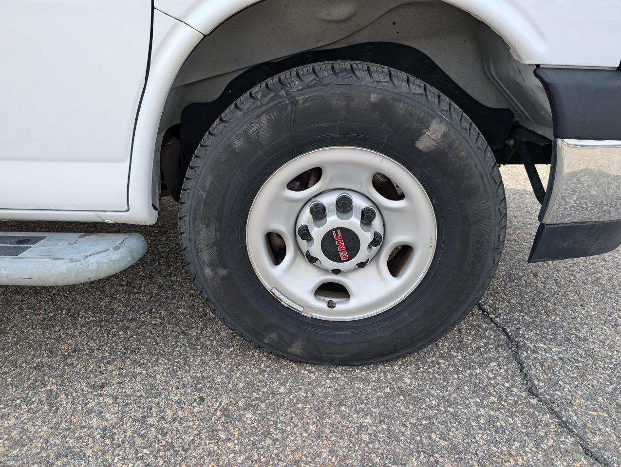 GMC Savana Cargo Van RWD 2500 135" 2022