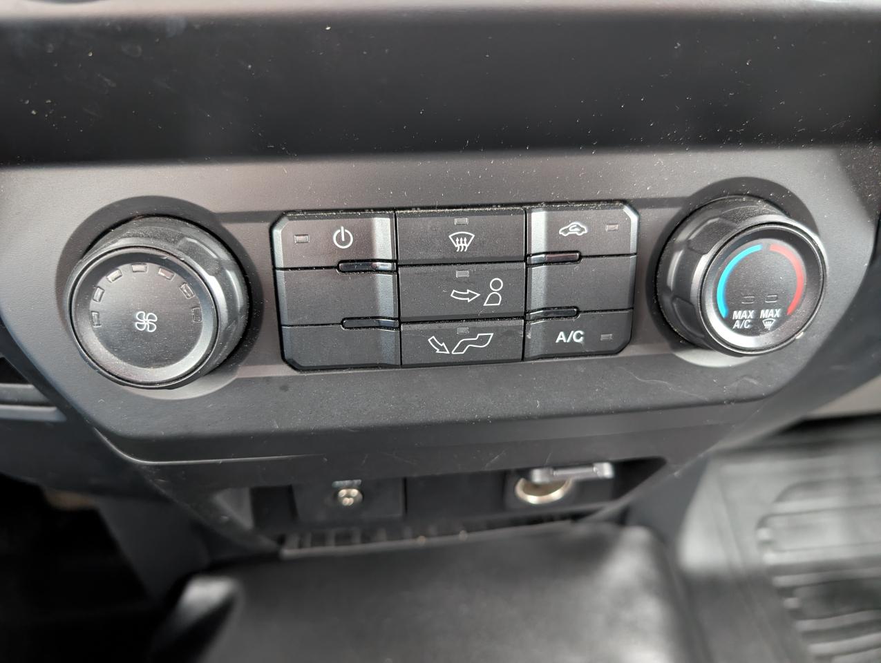 Ford F-150 XL 2WD Reg Cab 8' Box 2019