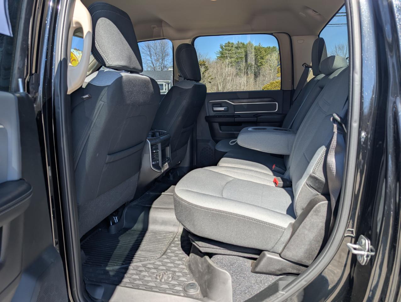 RAM 2500 Big Horn 4x4 Crew Cab 6'4" Box 2019