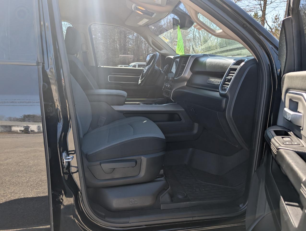 RAM 2500 Big Horn 4x4 Crew Cab 6'4" Box 2019