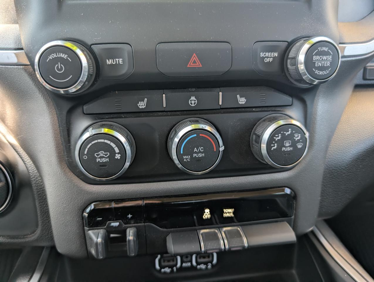 RAM 2500 Big Horn 4x4 Crew Cab 6'4" Box 2019