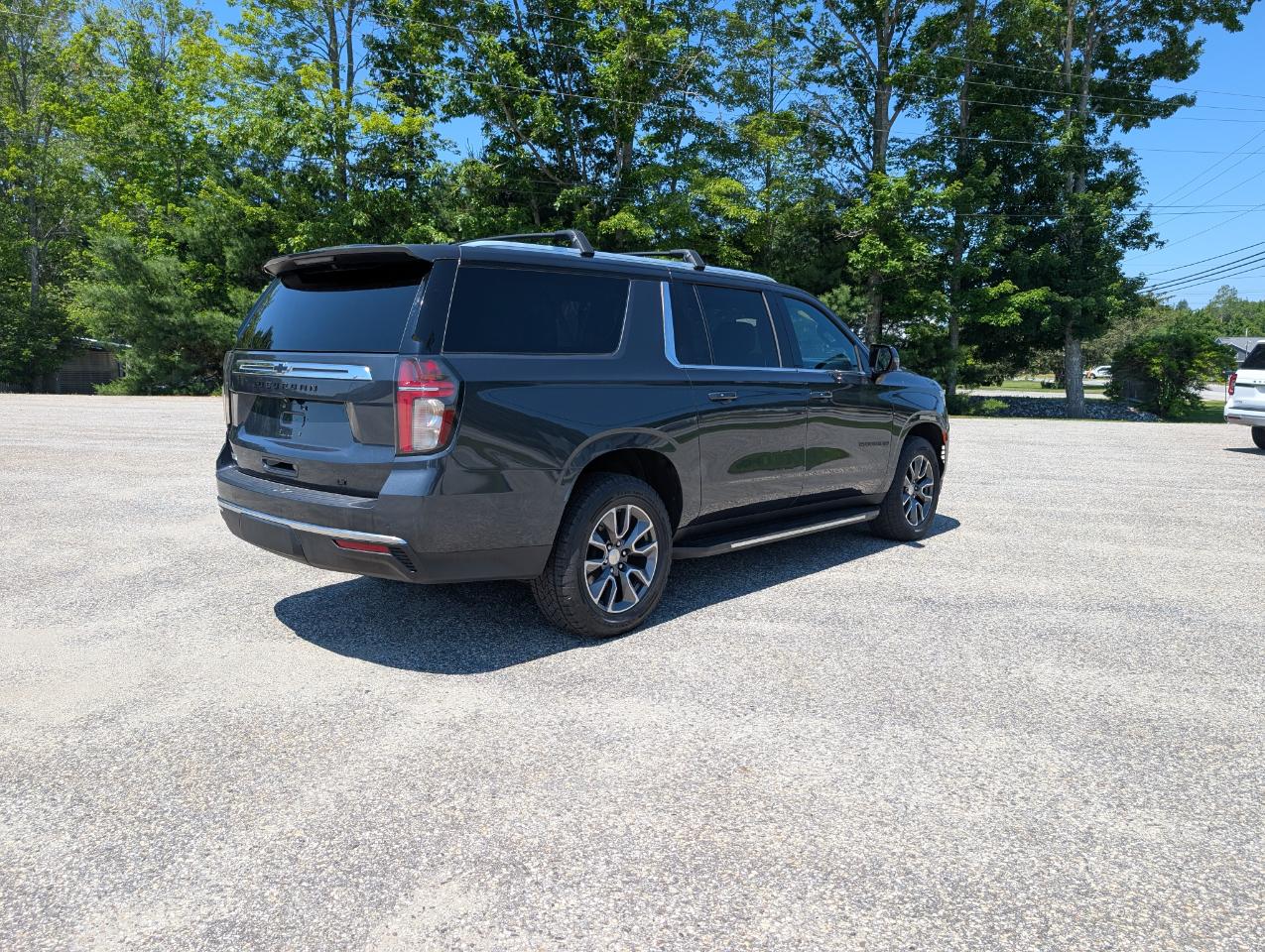 Chevrolet Suburban 4WD 4dr LT 2022