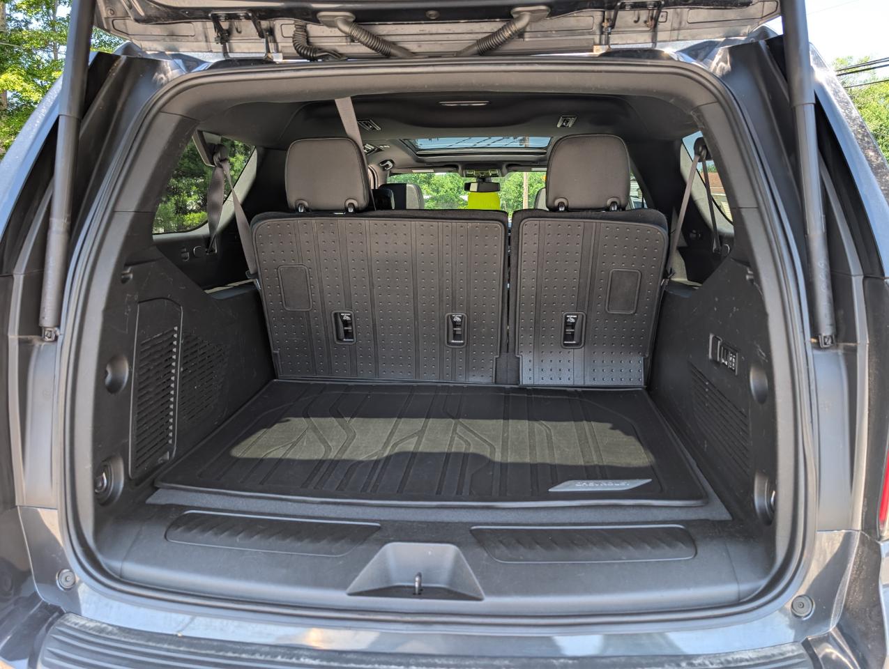 Chevrolet Suburban 4WD 4dr LT 2022