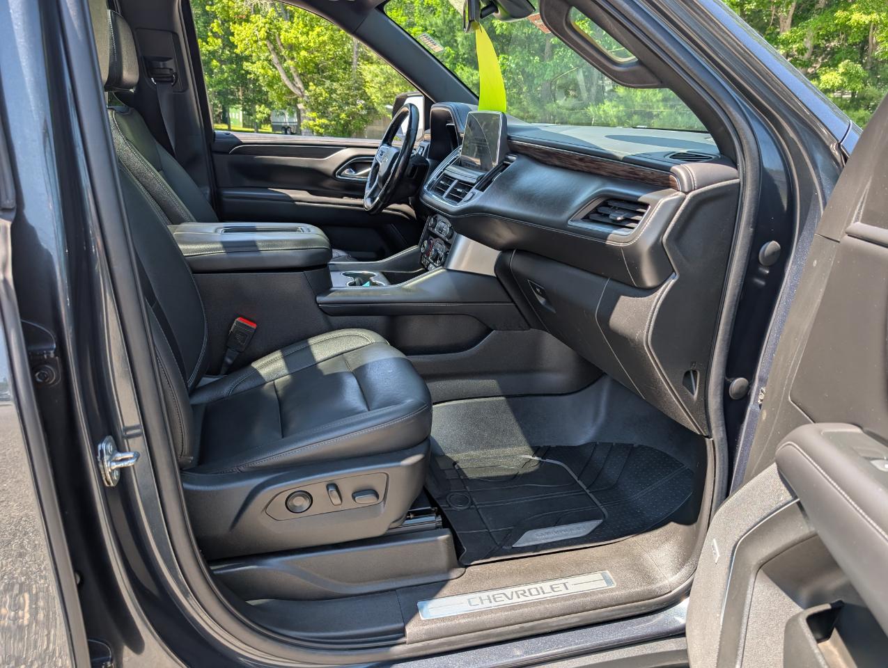 Chevrolet Suburban 4WD 4dr LT 2022