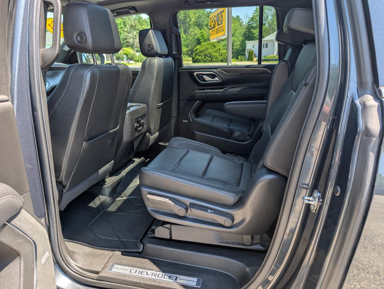 Chevrolet Suburban 4WD 4dr LT 2022