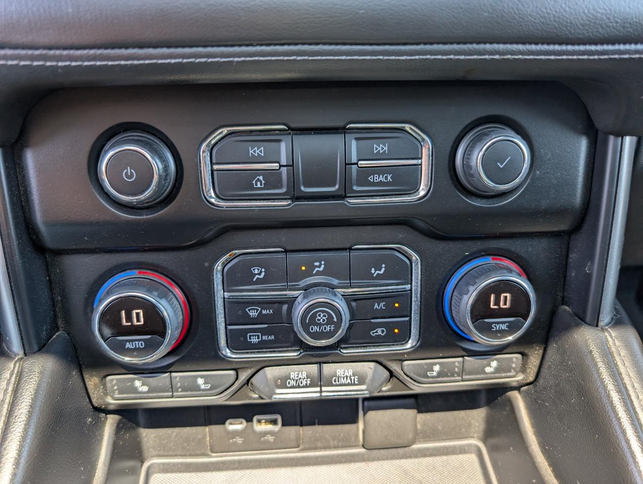 Chevrolet Suburban 4WD 4dr LT 2022