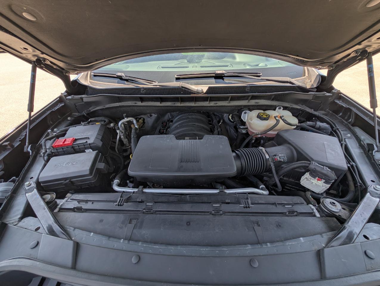 Chevrolet Suburban 4WD 4dr LT 2022