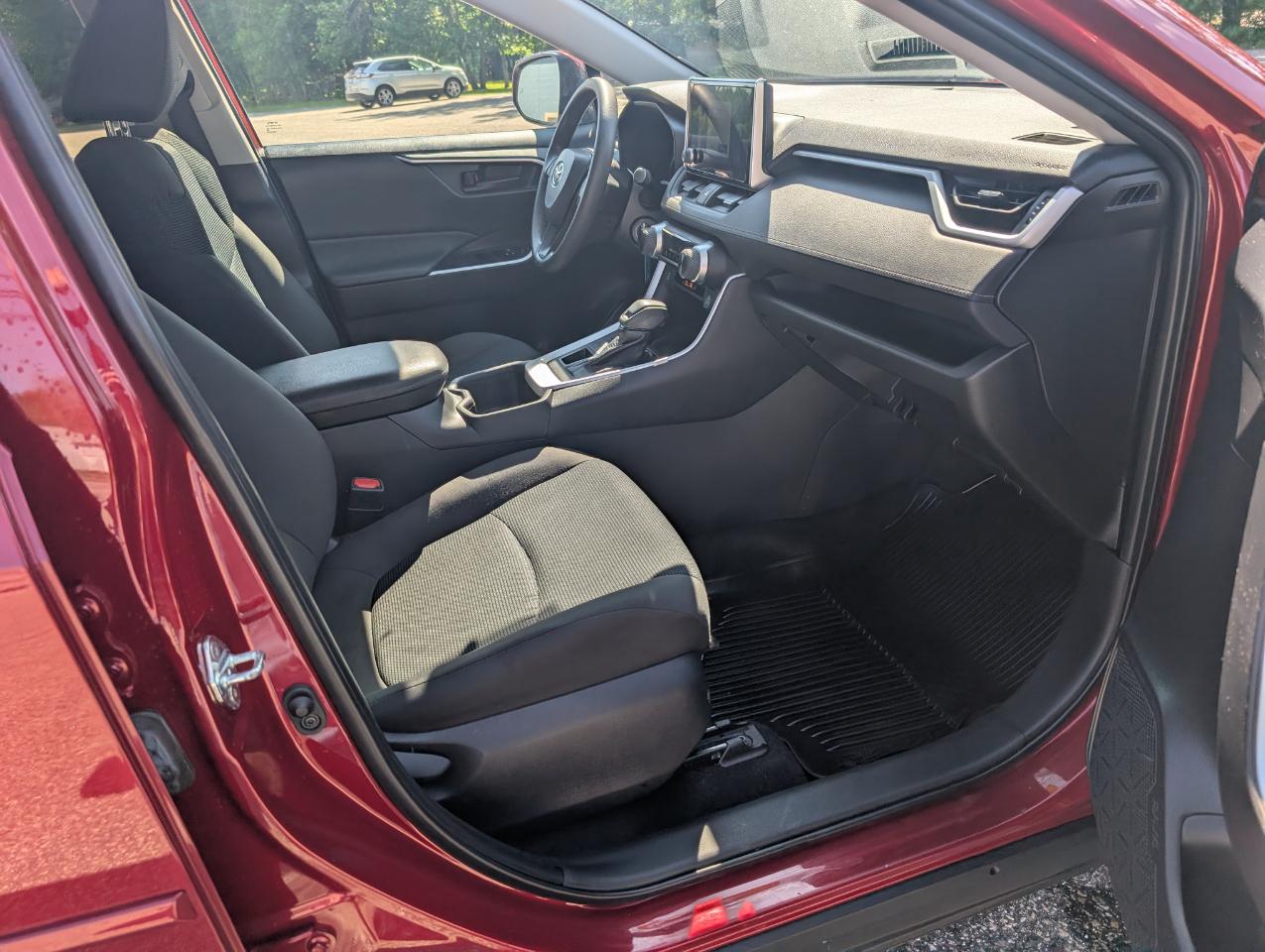 Toyota RAV4 LE AWD (Natl) 2023