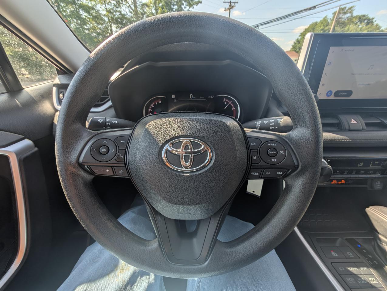 Toyota RAV4 LE AWD (Natl) 2023