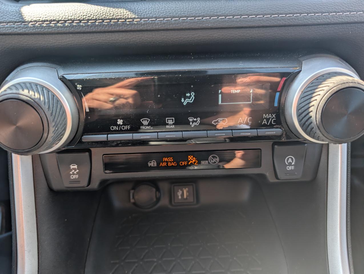 Toyota RAV4 LE AWD (Natl) 2023