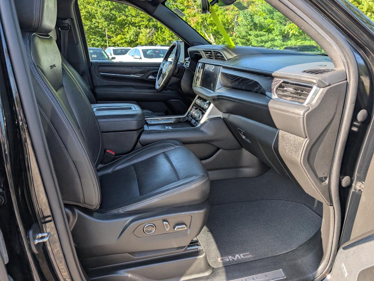 GMC Yukon XL 4WD 4dr Denali 2022