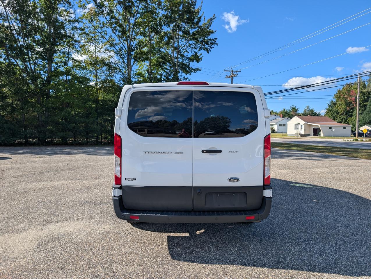 Ford Transit Passenger Wagon T-350 148" Low Roof XLT RWD 2021