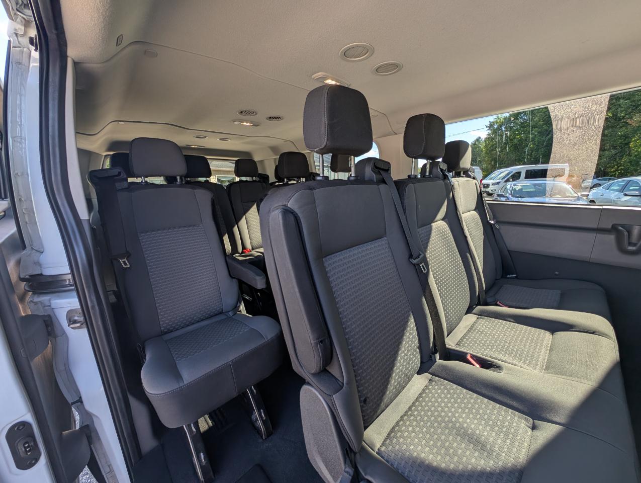 Ford Transit Passenger Wagon T-350 148" Low Roof XLT RWD 2021