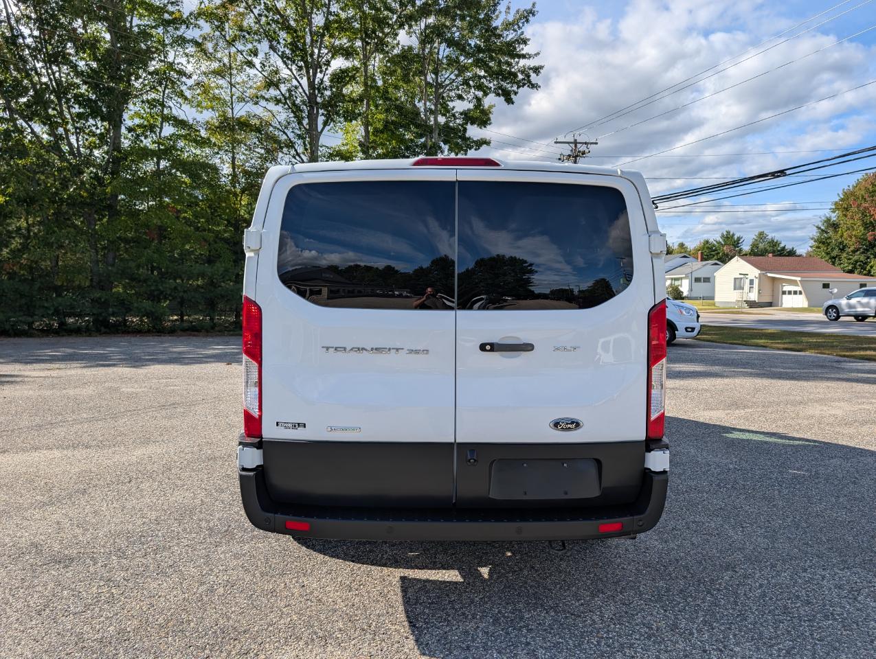 Ford Transit Passenger Wagon T-350 148" Low Roof XLT RWD 2021