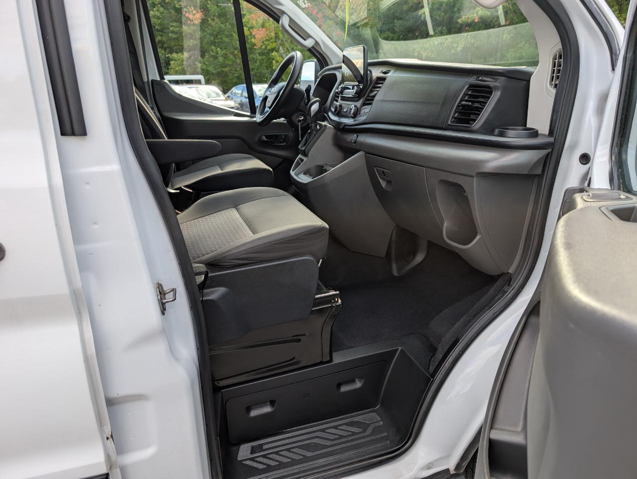 Ford Transit Passenger Wagon T-350 148" Low Roof XLT RWD 2021