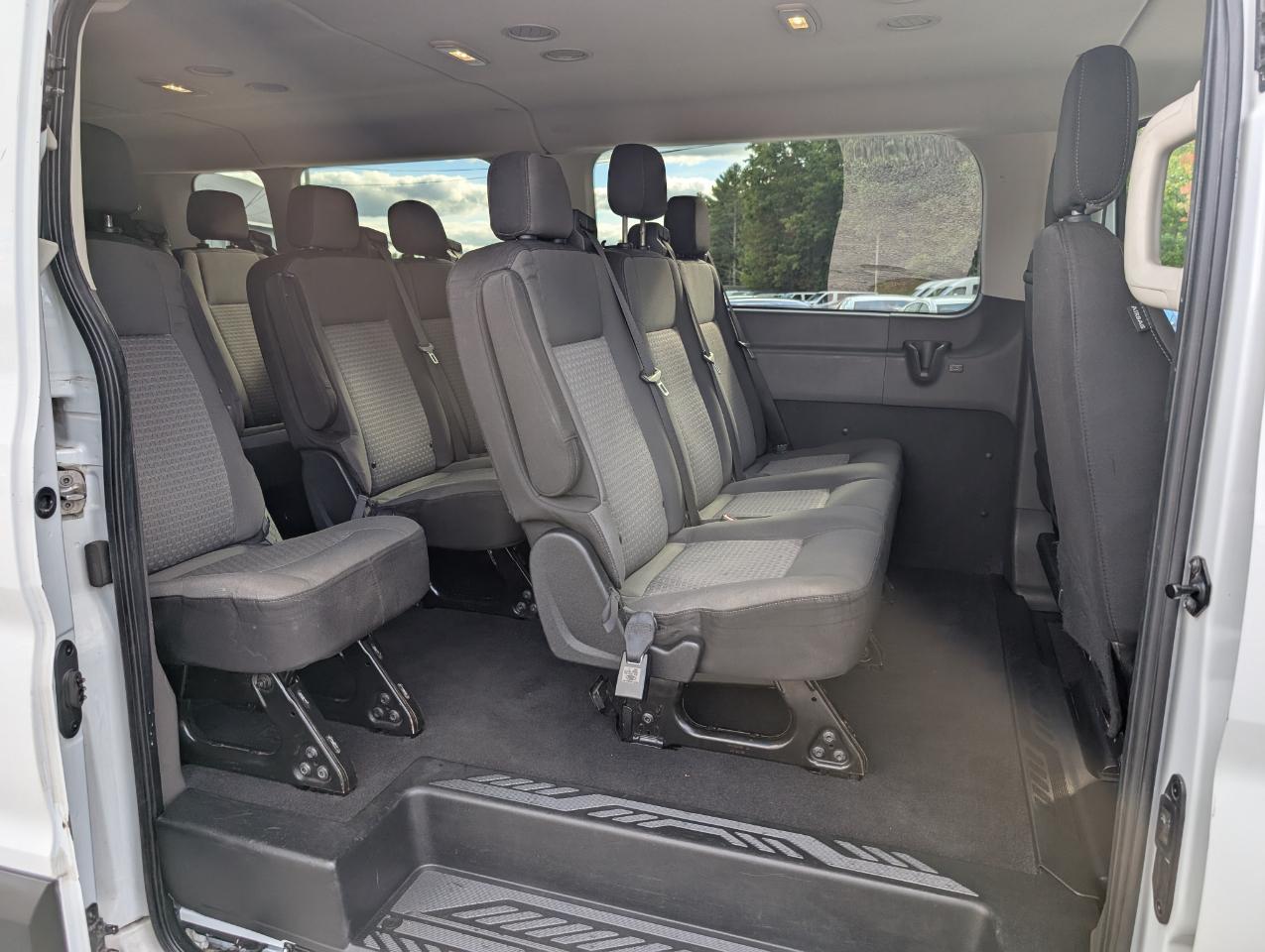 Ford Transit Passenger Wagon T-350 148" Low Roof XLT RWD 2021