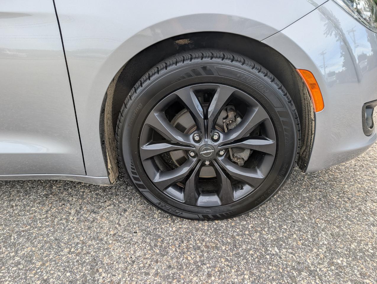 Chrysler Pacifica Touring L FWD 2020