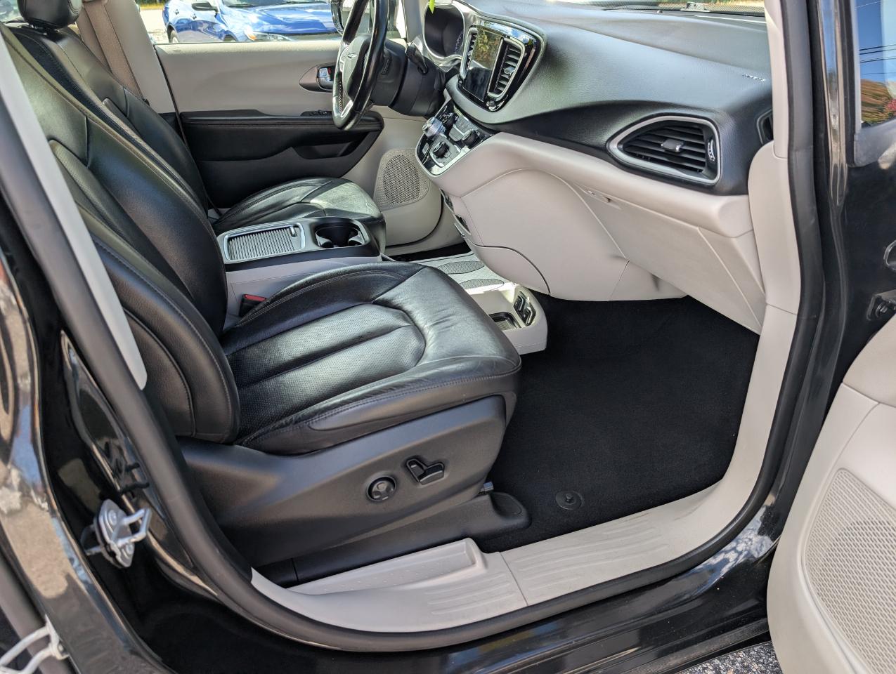 Chrysler Pacifica Touring L Plus FWD 2020