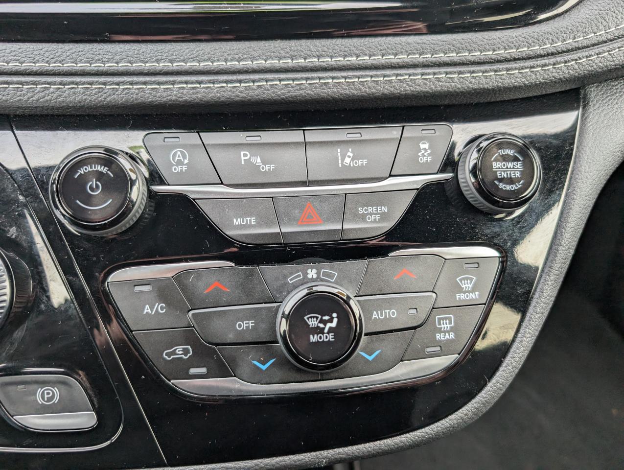 Chrysler Pacifica Select FWD 2026