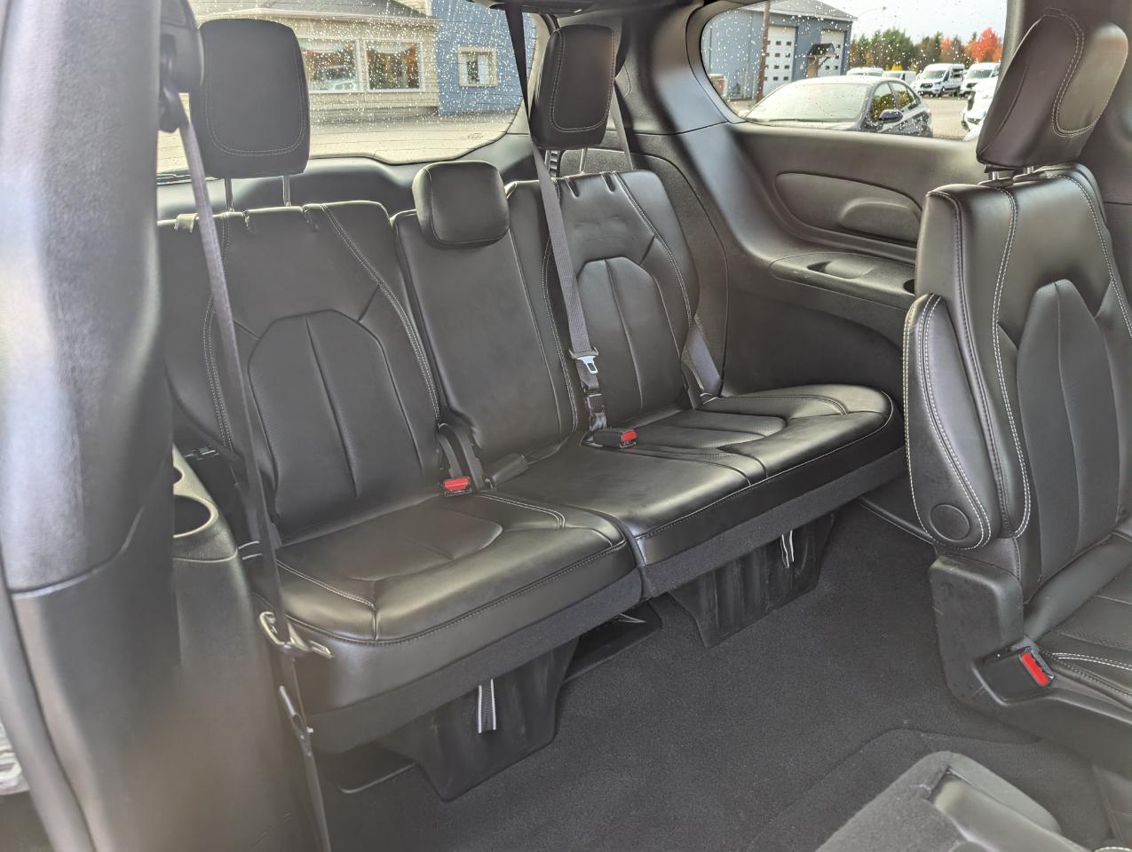 Chrysler Pacifica Select FWD 2026