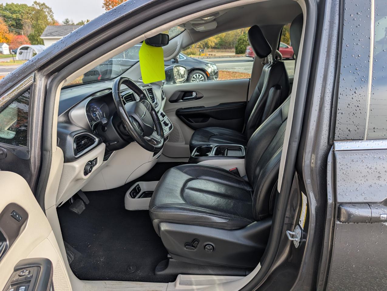 Chrysler Pacifica Touring L FWD 2020