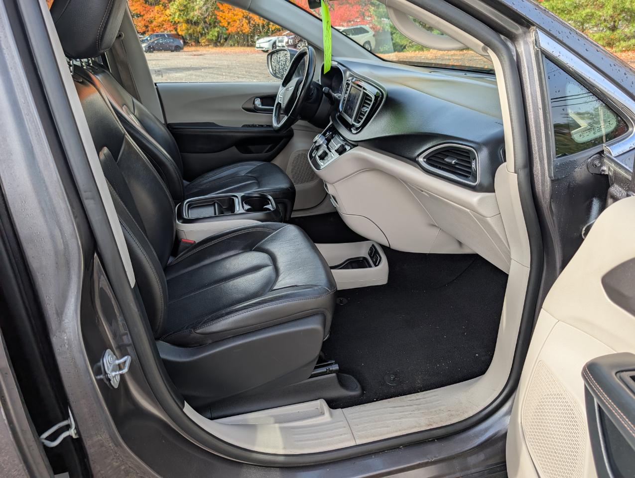Chrysler Pacifica Touring L FWD 2020