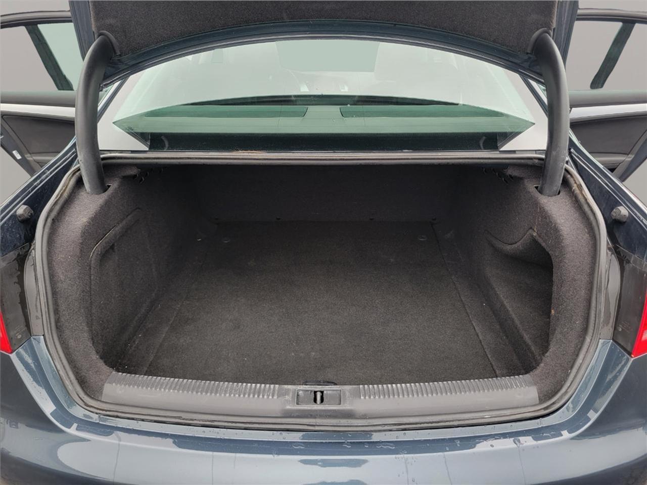 Audi A4 4dr Sdn CVT FrontTrak 2.0T Premium 2011